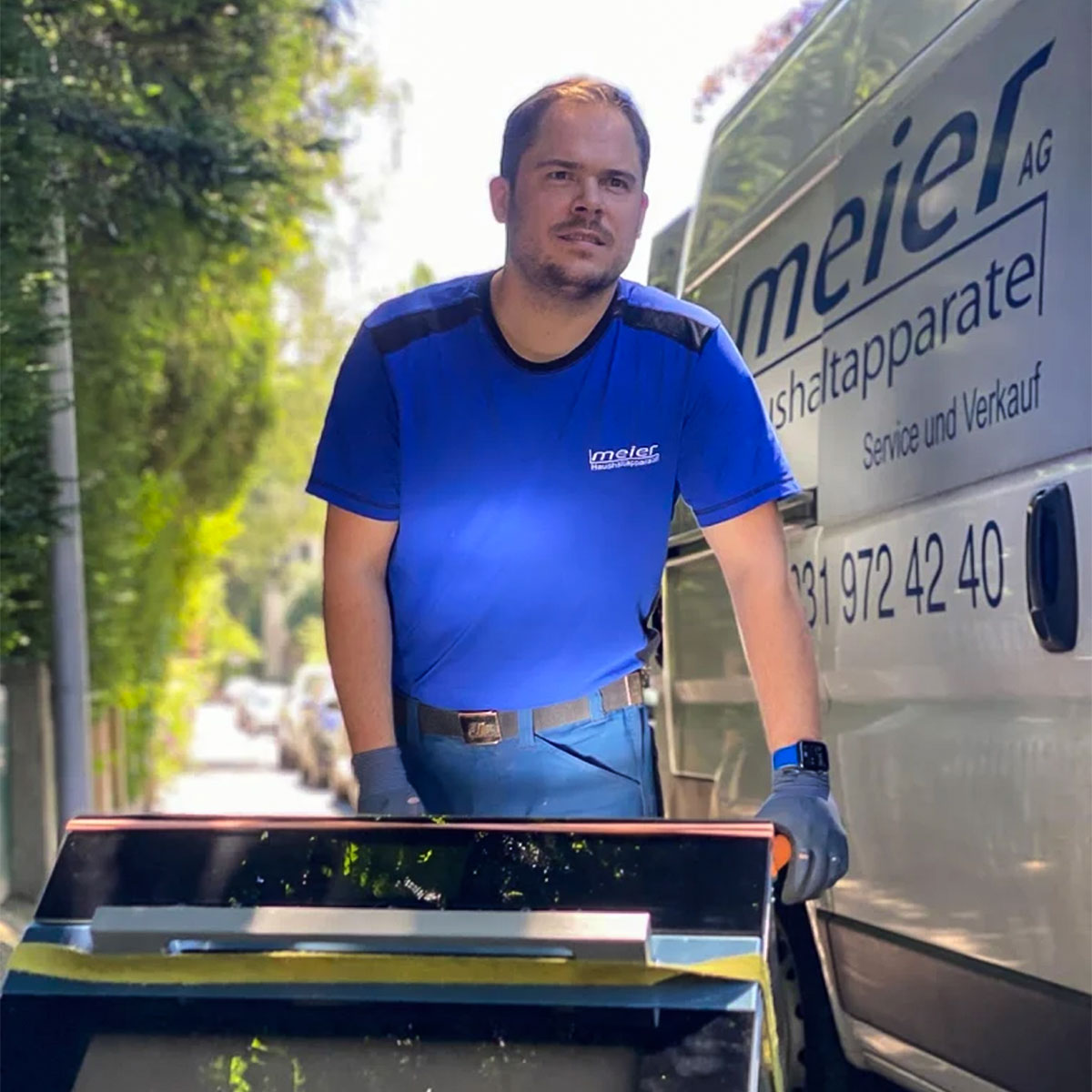Team von Meier Haushaltapparate bei Reparatur und Beratung rund um Haushaltsgeräte